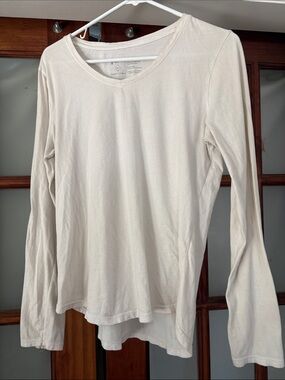 Bundle of 2 white long sleeve t shirts